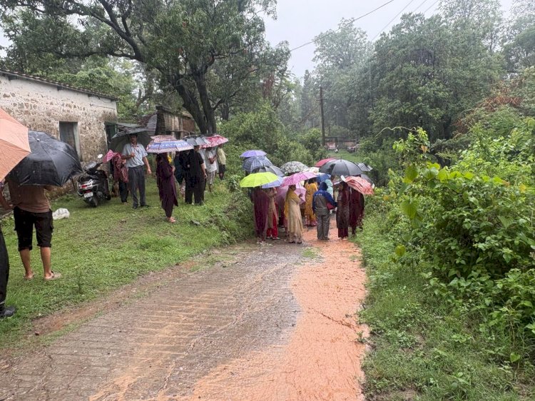 नाहन: विक्रम कैसल में 16 मार्च से बन्द रास्ते मे उपजा विवाद, दो गुट आपस भिड़े, एसडीएम ने जायजा लिया....