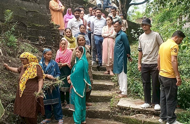 डीसी गंधर्वा राठौड़ ने ब्राहलड़ी और नारा में लिए जलस्रोतों की सफाई का जायजा इस अभियान में आम लोगों, विशेषकर महिलाओं की भागीदारी की सराहना की