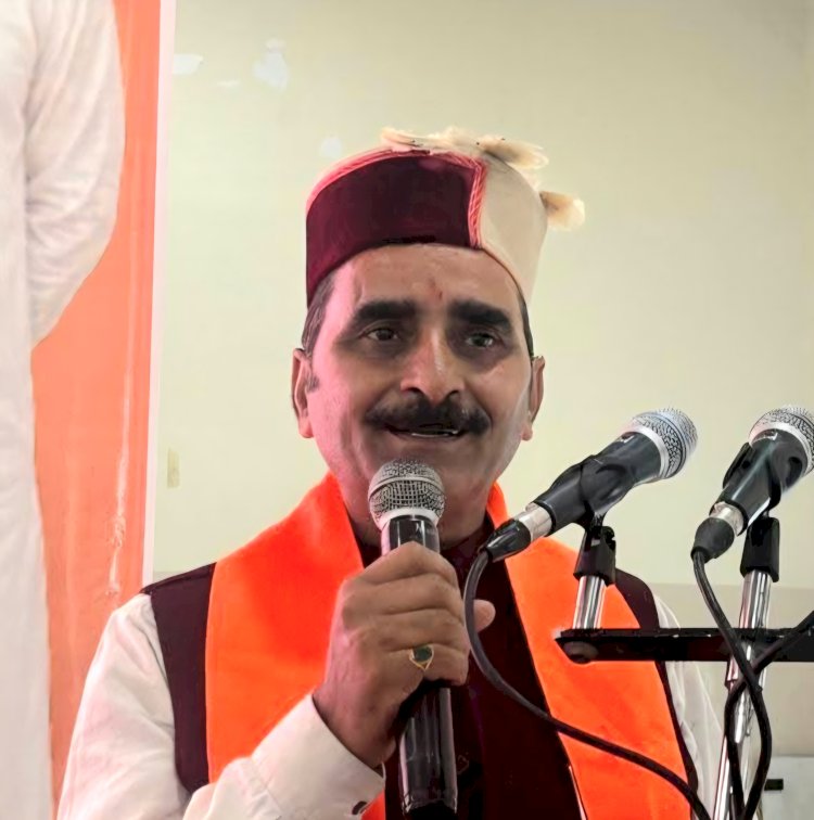 मिट्टी से गड्ढे भरने वाले मंत्री दूसरों को ज्ञान देने से पहले अपने विभाग और शिमला ग्रामीण की बदहाली देखें : प्यार सिंह