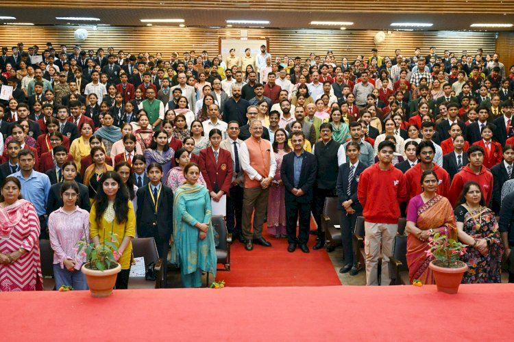 राज्यपाल ने शिमला ज़िले के मेधावियों को किया सम्मानित औषधीय पौधों के वैज्ञानिक उपयोग से हिमाचल में हरित उद्यम राजधानी बनने की क्षमताः राज्यपाल