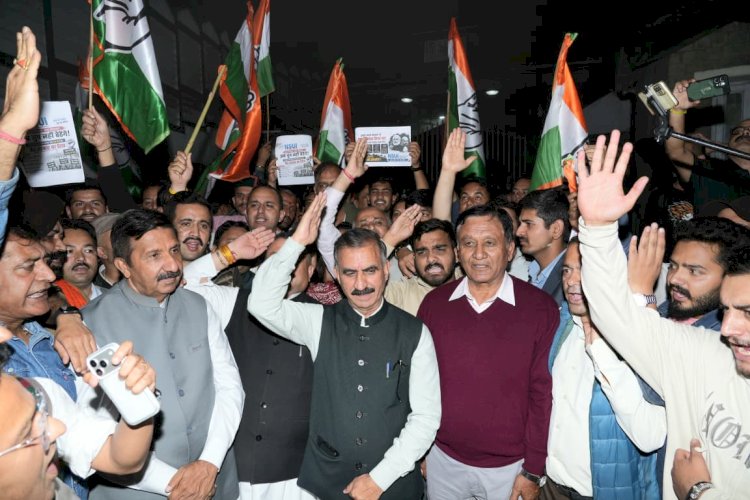 नीट छात्रों पर लाठीचार्ज और राहुल-प्रियंका गांधी को हिरासत में लिए जाने के विरोध में कांग्रेस ने किया प्रदर्शन