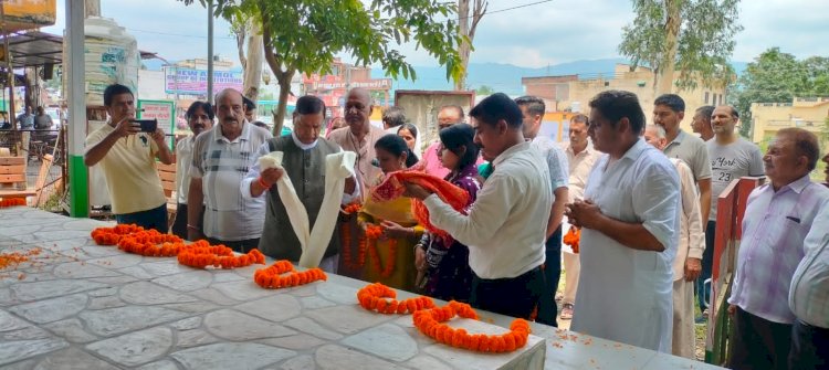 नाहन : बिंदल ने कारगिल विजय दिवस पर माजरा में अमर शहीदों को श्रद्धा सुमन भेंट किये